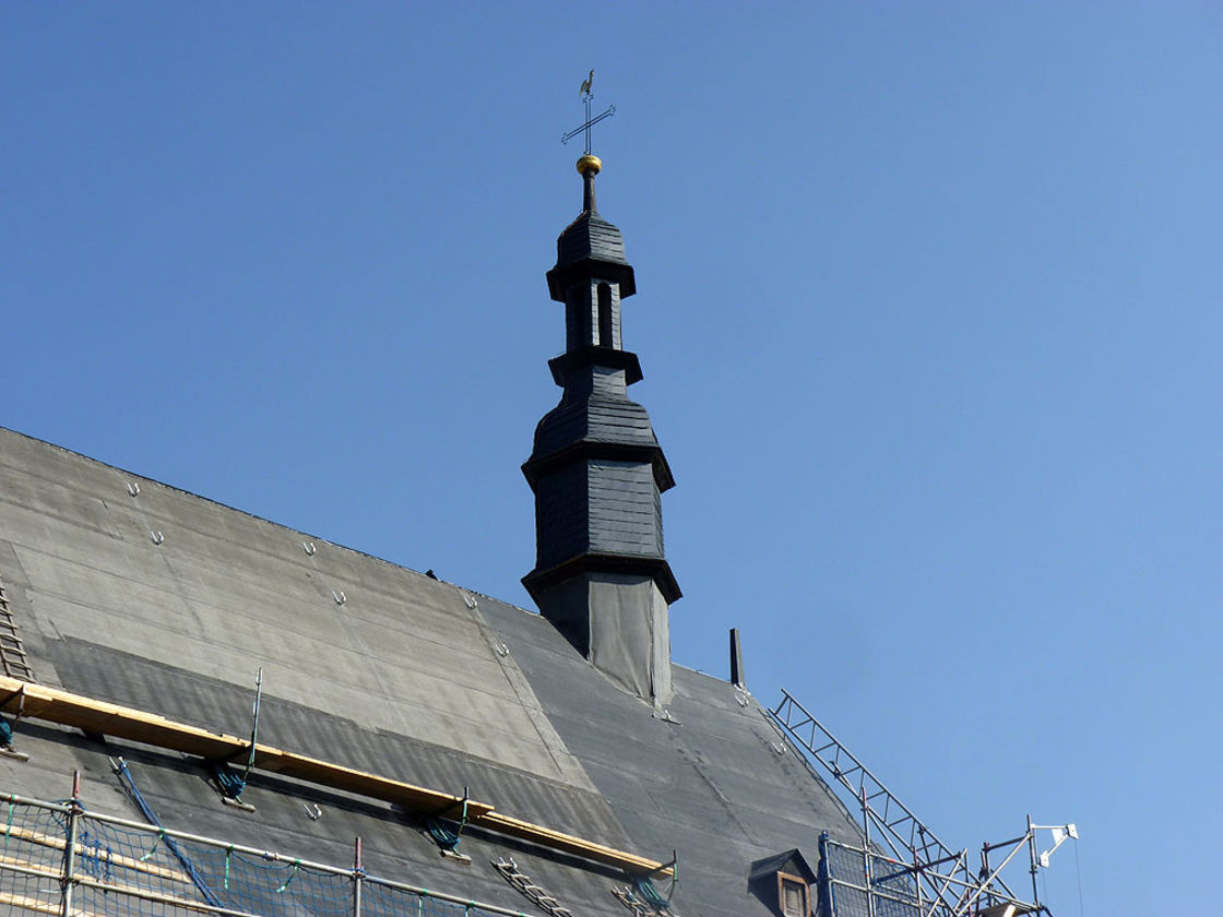 Dacharbeiten an St. Crescentius (Foto: Karl-Franz Thiede)